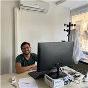 Ingegnere informatico offre lezioni di programmazione ragazzi superiori